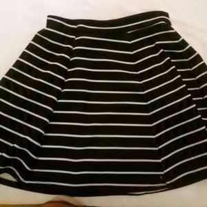 Decree stretch flare skirt